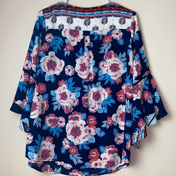 Floral Top - Picture 6 of 7